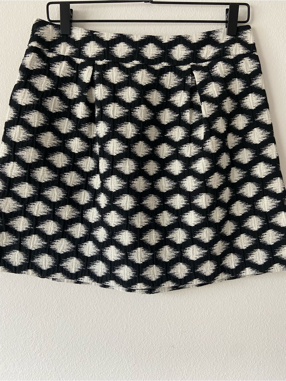 Banana Republic Black & White Ikat Print Pleated Mini Skirt Size 6